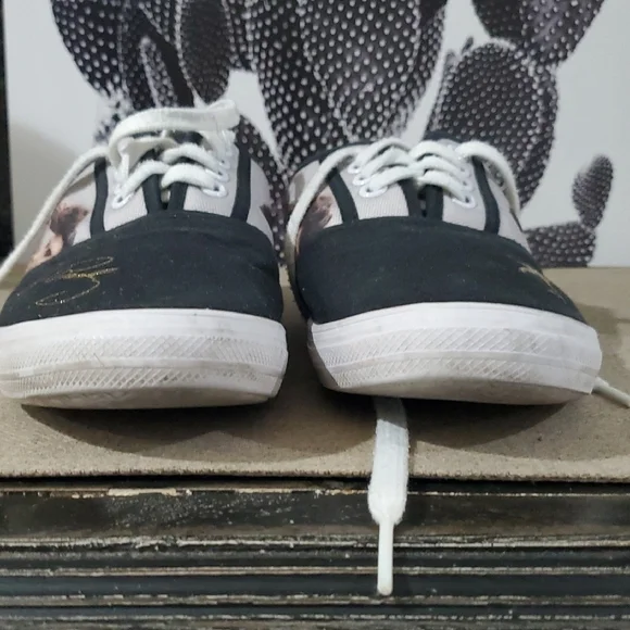 Elvis Presley Black and White Sneakers - Picture 7 of 12